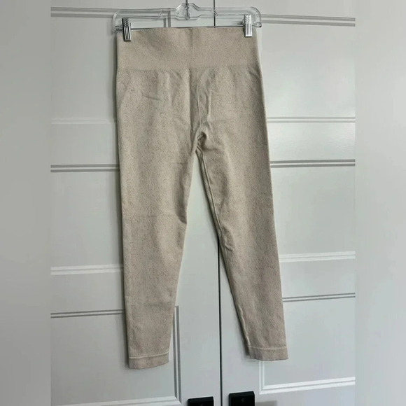 Gymshark Adapt Fleck
Seamless Leggings -
Mineral | Coconut White -
Large - Picture 2 of 4